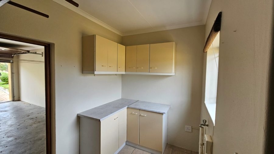 3 Bedroom Property for Sale in Sandbaai Western Cape